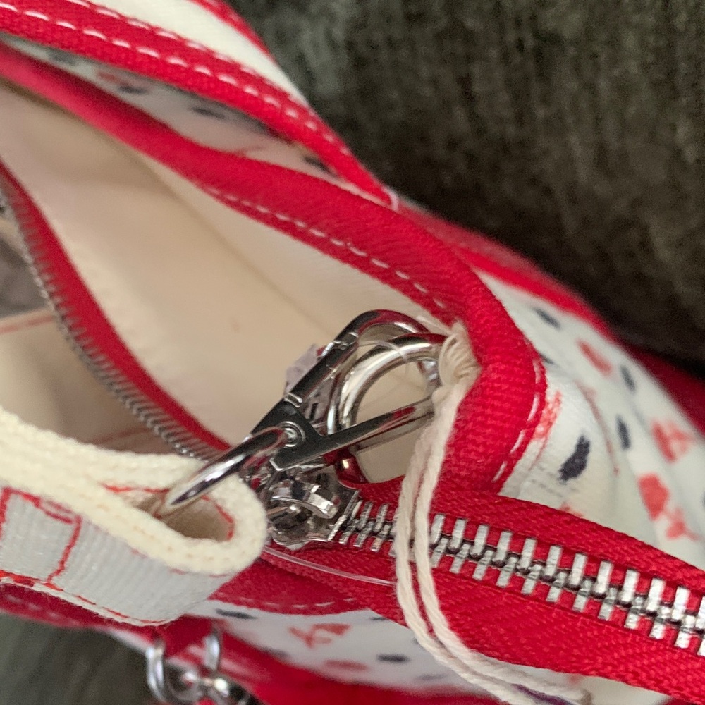 🆕- EXCLUSIVE! Aeropostale Red and Cream Queen Of Hearts Mini  Tote - Picture 12 of 15